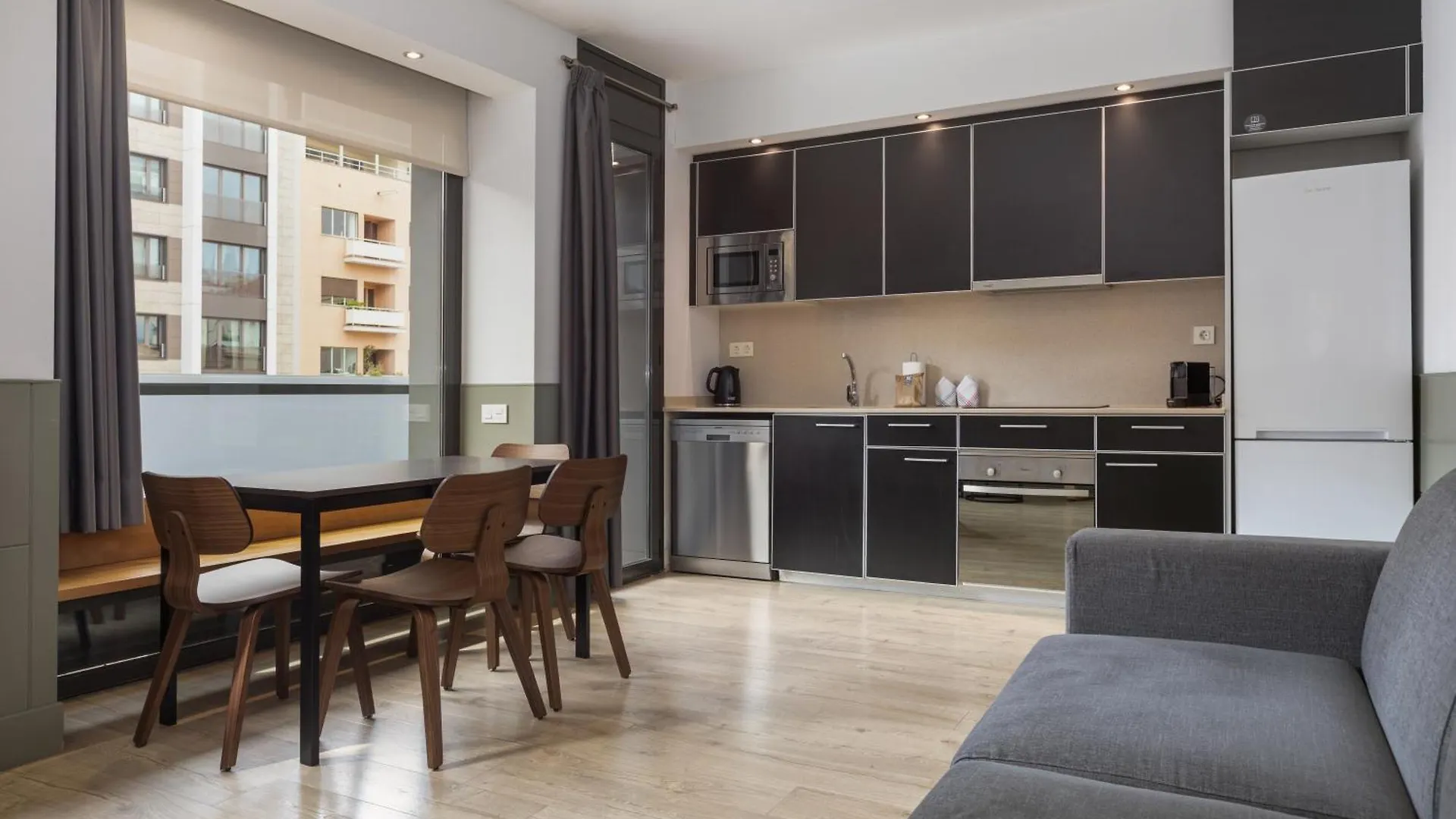 Апартаменты Enjoybcn Patio De Gala Барселона 0*,  Испания